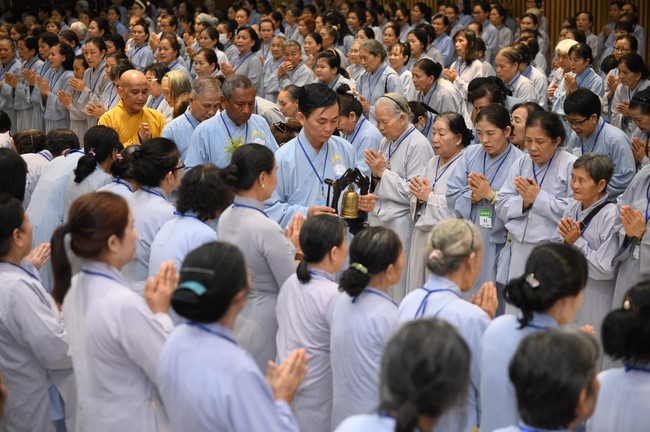 Dharma talk Buddha's name reciting being the way back to the tranquility in the 102nd Seven-Day Retreat