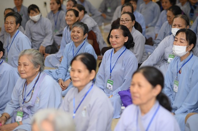 Dharma talk Buddha's name reciting being the way back to the tranquility in the 102nd Seven-Day Retreat