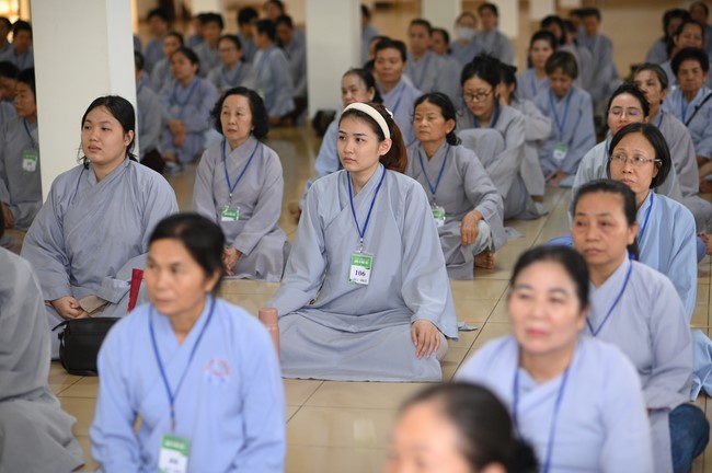 Dharma talk Buddha's name reciting being the way back to the tranquility in the 102nd Seven-Day Retreat