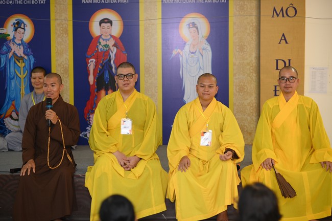 Dharma talk Buddha's name reciting being the way back to the tranquility in the 102nd Seven-Day Retreat
