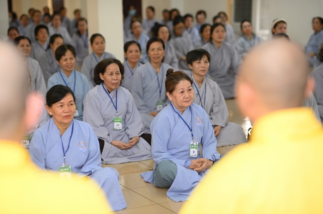 Dharma talk Buddha's name reciting being the way back to the tranquility in the 102nd Seven-Day Retreat