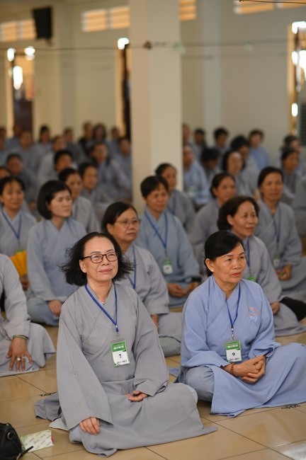 Dharma talk Buddha's name reciting being the way back to the tranquility in the 102nd Seven-Day Retreat