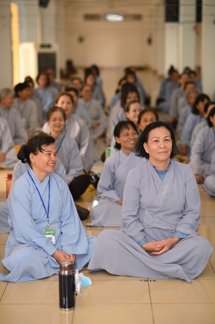 Dharma talk Buddha's name reciting being the way back to the tranquility in the 102nd Seven-Day Retreat