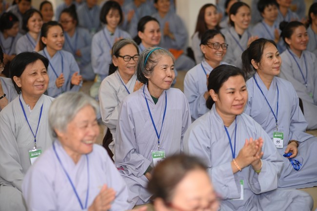 Dharma talk Buddha's name reciting being the way back to the tranquility in the 102nd Seven-Day Retreat