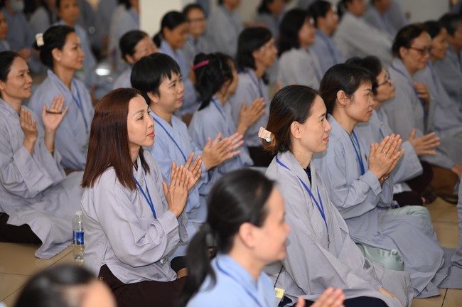 Dharma talk Buddha's name reciting being the way back to the tranquility in the 102nd Seven-Day Retreat