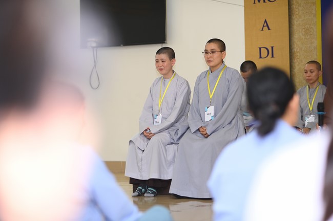 Dharma talk Buddha's name reciting being the way back to the tranquility in the 102nd Seven-Day Retreat