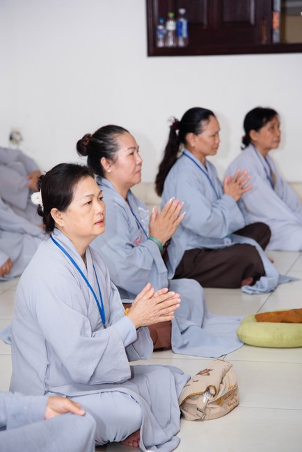Dharma talk Buddha's name reciting being the way back to the tranquility in the 102nd Seven-Day Retreat