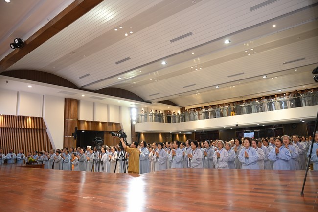 Dharma talk Buddha's name reciting being the way back to the tranquility in the 102nd Seven-Day Retreat