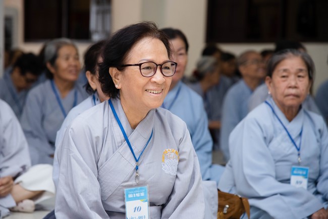 Dharma talk Buddha's name reciting being the way back to the tranquility in the 102nd Seven-Day Retreat