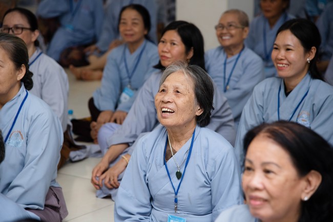 Dharma talk Buddha's name reciting being the way back to the tranquility in the 102nd Seven-Day Retreat