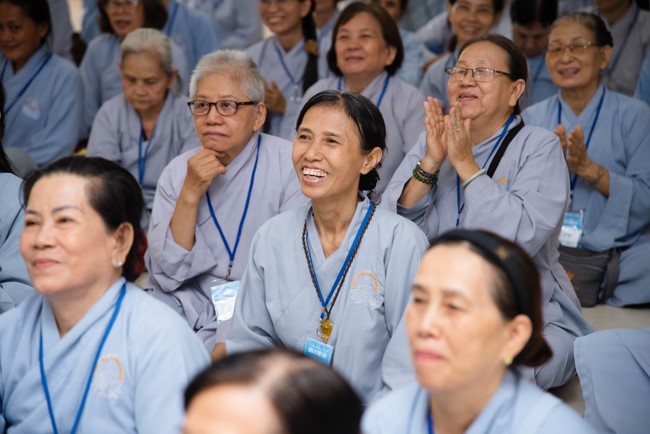 Dharma talk Buddha's name reciting being the way back to the tranquility in the 102nd Seven-Day Retreat