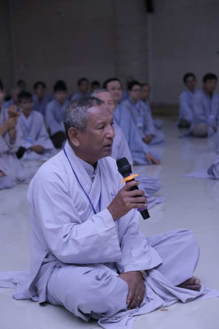 Dharma talk Buddha's name reciting being the way back to the tranquility in the 102nd Seven-Day Retreat