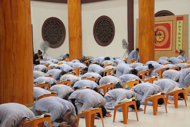 Repentance Ceremony on March 29th, Year of the Dragon at Giai Lam Pagoda - Ha Tinh
