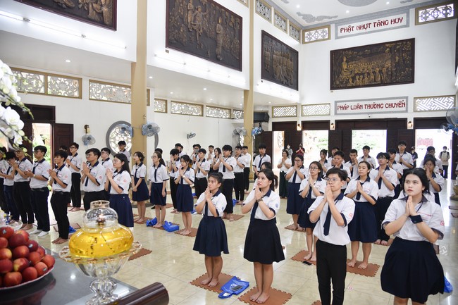 Nhan Van School students praying before the University Examination