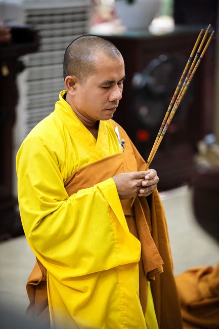 Nhan Van School students praying before the University Examination