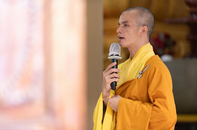Nhan Van School students praying before the University Examination
