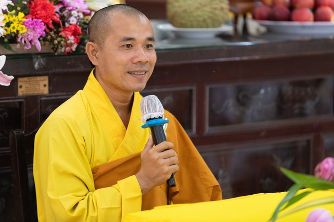 Nhan Van School students praying before the University Examination