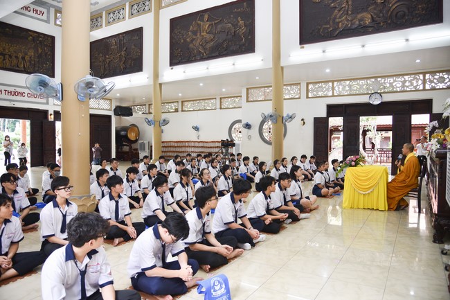 Nhan Van School students praying before the University Examination