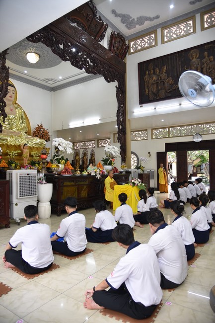 Nhan Van School students praying before the University Examination