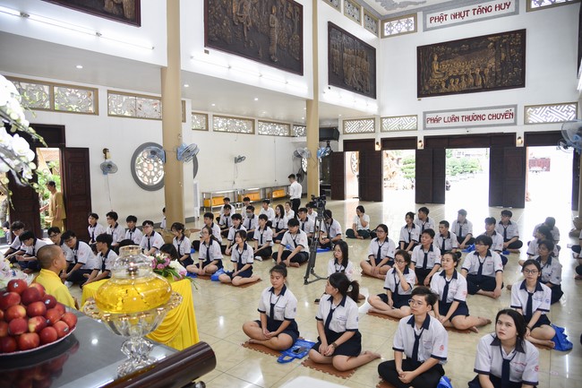 Nhan Van School students praying before the University Examination