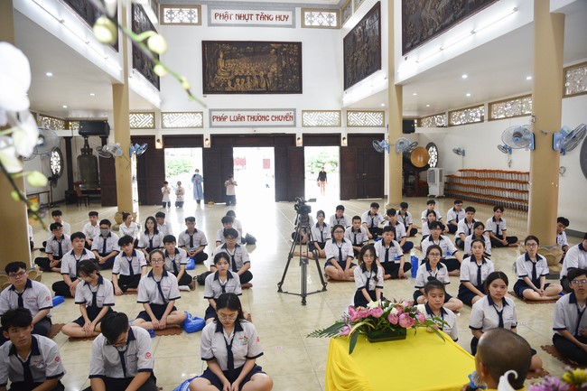 Nhan Van School students praying before the University Examination