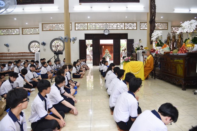 Nhan Van School students praying before the University Examination