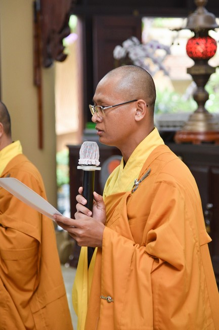 Nhan Van School students praying before the University Examination