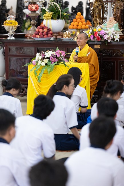 Nhan Van School students praying before the University Examination