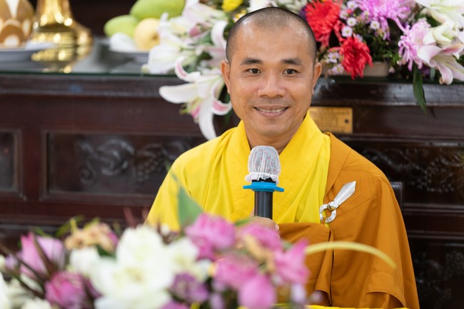 Nhan Van School students praying before the University Examination