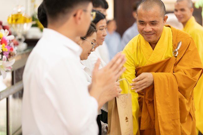Nhan Van School students praying before the University Examination