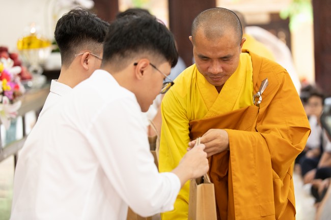 Nhan Van School students praying before the University Examination