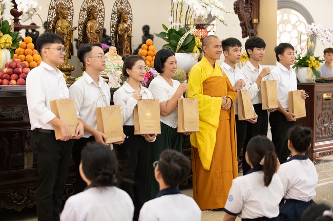 Nhan Van School students praying before the University Examination