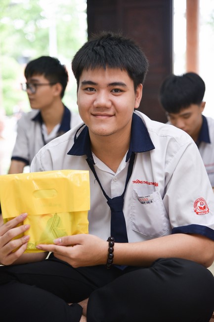 Nhan Van School students praying before the University Examination