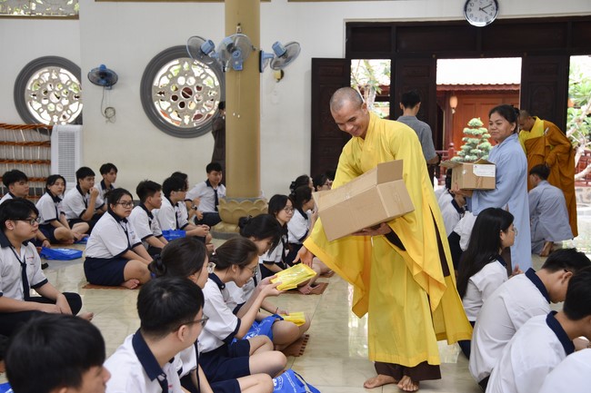 Nhan Van School students praying before the University Examination