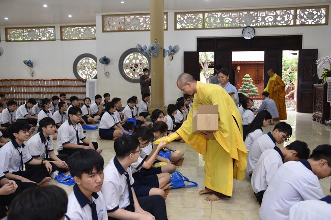 Nhan Van School students praying before the University Examination