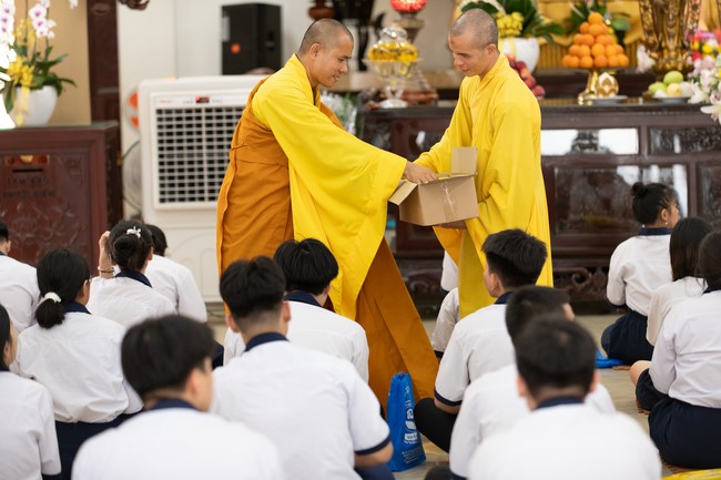 Nhan Van School students praying before the University Examination