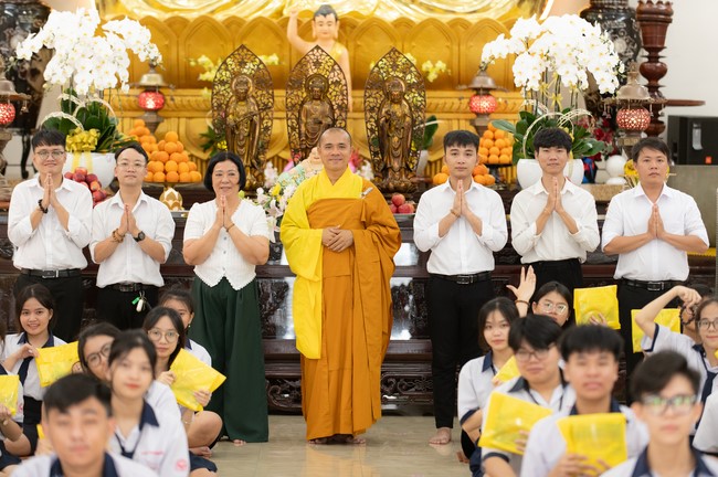 Nhan Van School students praying before the University Examination