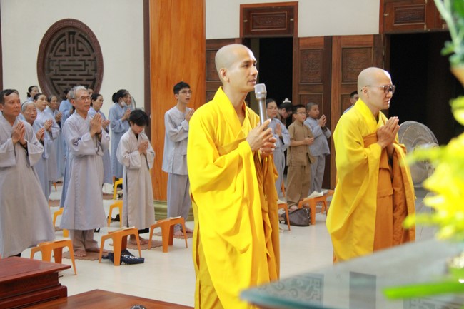 Repentance Ceremony on April 29th, Year of the Dragon at Giai Lam Pagoda - Ha Tinh