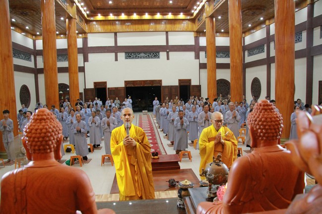 Repentance Ceremony on April 29th, Year of the Dragon at Giai Lam Pagoda - Ha Tinh