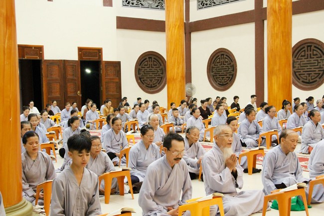 Repentance Ceremony on April 29th, Year of the Dragon at Giai Lam Pagoda - Ha Tinh