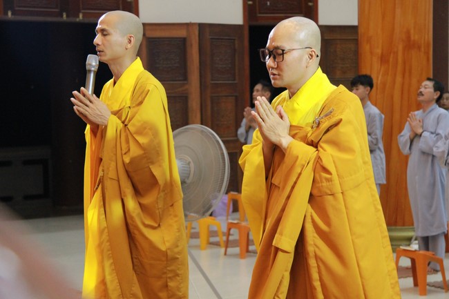 Repentance Ceremony on April 29th, Year of the Dragon at Giai Lam Pagoda - Ha Tinh