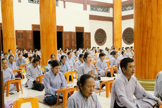 Repentance Ceremony on April 29th, Year of the Dragon at Giai Lam Pagoda - Ha Tinh