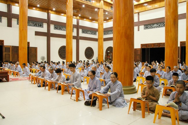 Repentance Ceremony on April 29th, Year of the Dragon at Giai Lam Pagoda - Ha Tinh
