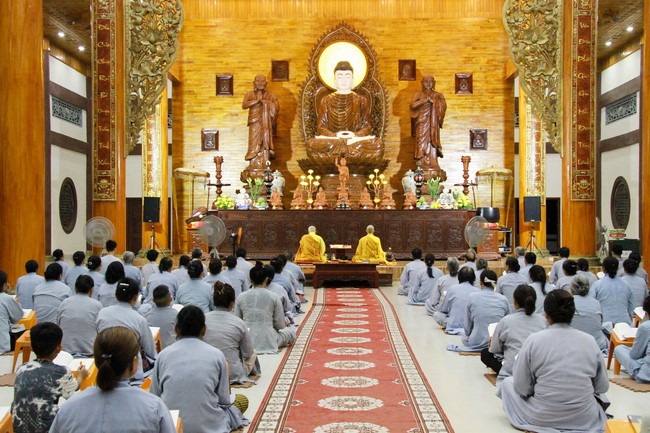 Repentance Ceremony on April 29th, Year of the Dragon at Giai Lam Pagoda - Ha Tinh