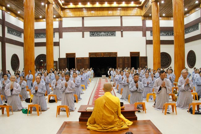 Repentance Ceremony on April 29th, Year of the Dragon at Giai Lam Pagoda - Ha Tinh