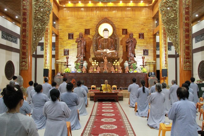Repentance Ceremony on April 29th, Year of the Dragon at Giai Lam Pagoda - Ha Tinh