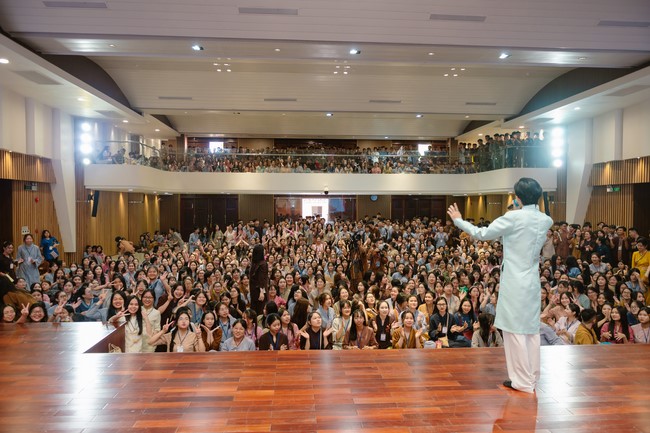 Dharma Talk Winning the Darkness Within You preaching by Junior Thích Khai Tuan - Third day in Summer Retreat 2024