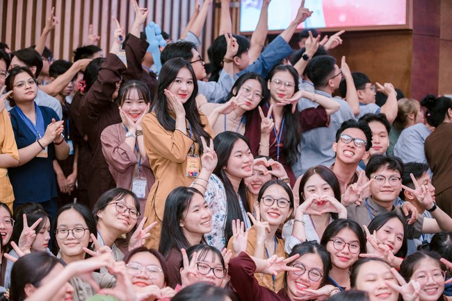 Dharma Talk Winning the Darkness Within You preaching by Junior Thích Khai Tuan - Third day in Summer Retreat 2024