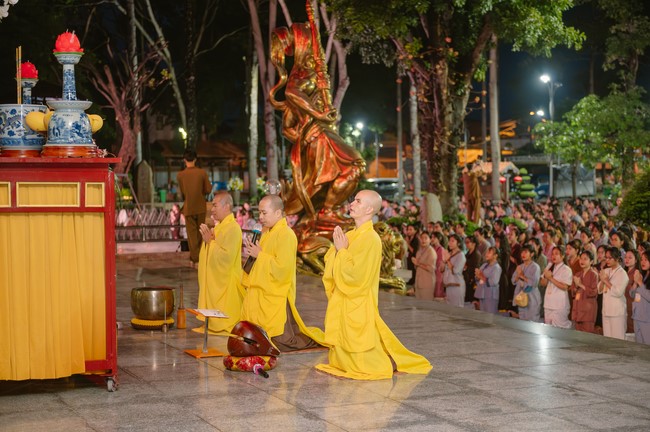 Dharma Talk Winning the Darkness Within You preaching by Junior Thích Khai Tuan - Third day in Summer Retreat 2024