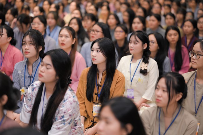Dharma Talk Winning the Darkness Within You preaching by Junior Thích Khai Tuan - Third day in Summer Retreat 2024